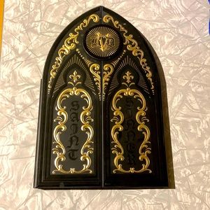 KAT VON D SAINT AND SINNER EYESHADOW PALETTE